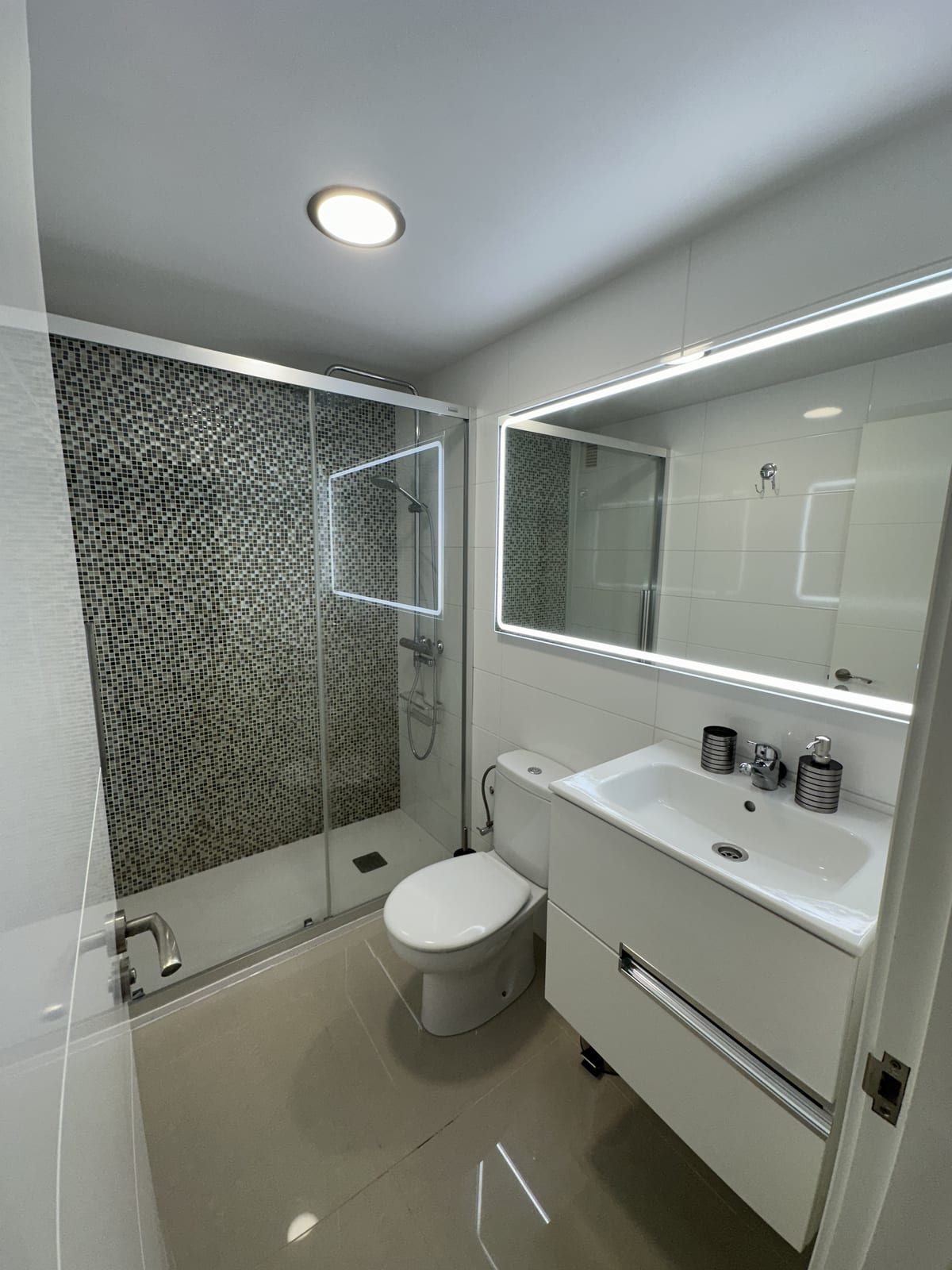 Property photograph 4